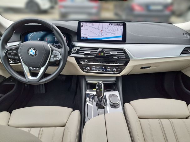 BMW 530d Touring xDrive 210 kW image number 10