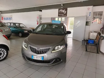 Car image 2