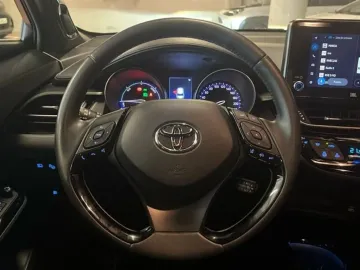 Car image 16