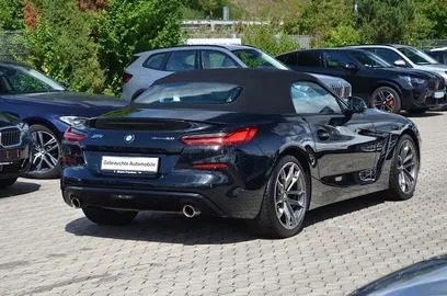 Car image 4