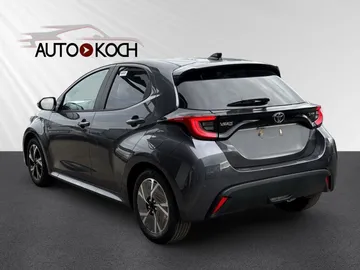 Car image 4
