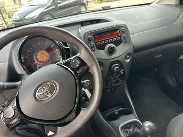 Car image 14