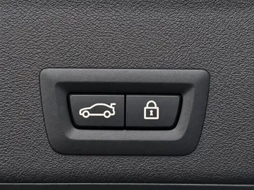 Car image 34