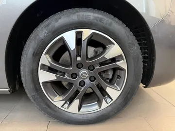 Car image 29