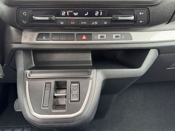 Car image 34