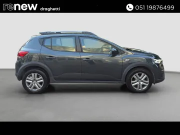 Car image 4