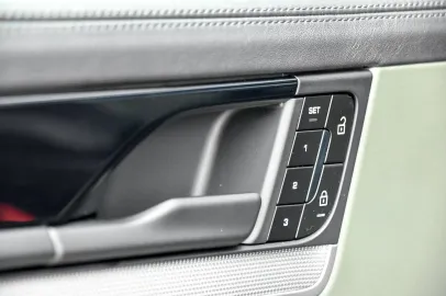 Car image 47