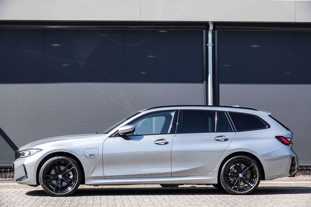 BMW 330 e Touring xDrive 215 kW image number 48