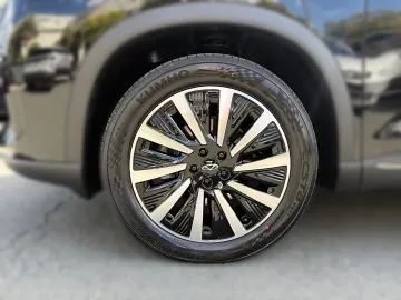 Car image 32