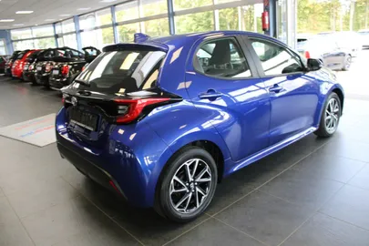 Car image 3