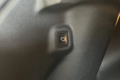Car image 35