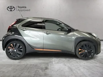 Car image 2