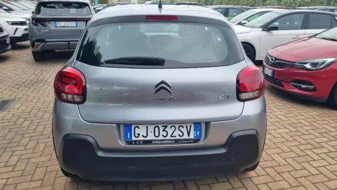 Car image 28
