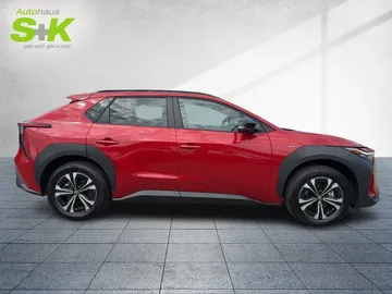 Car image 5