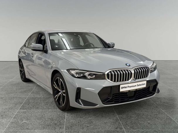 BMW 320i 135 kW image number 12