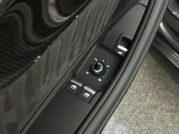 Car image 39