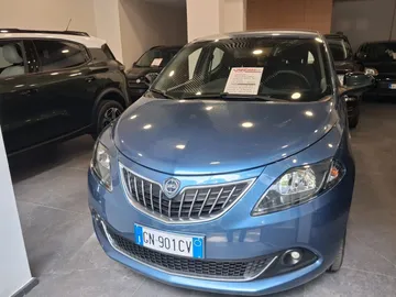 Car image 2