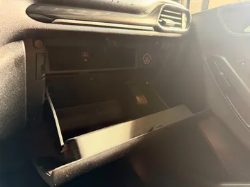 Car image 28