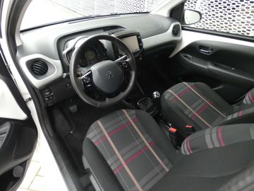 Car image 8