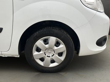 Car image 30