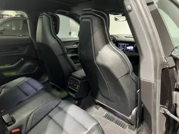 Car image 40