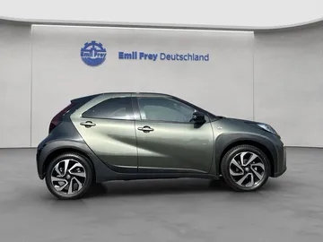 Car image 3