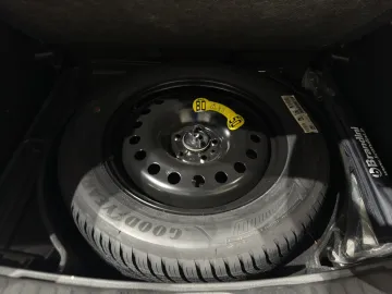 Car image 29