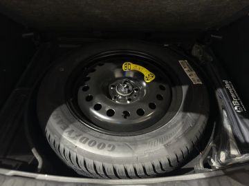 Car image 29