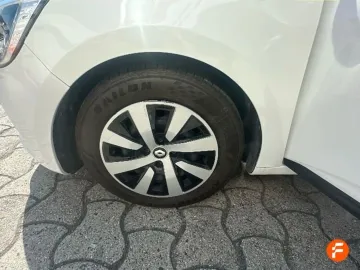 Car image 24