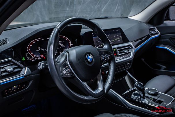 BMW 330e Touring 216 kW image number 12