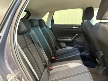 Car image 29