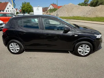 Car image 4