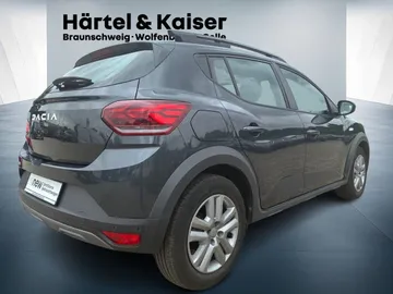Car image 5