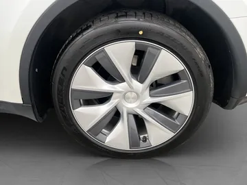 Car image 34