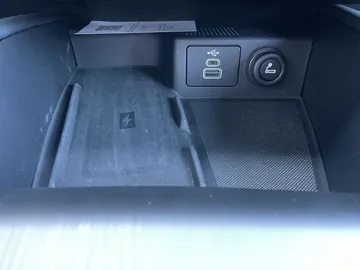 Car image 30