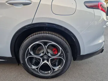Car image 47