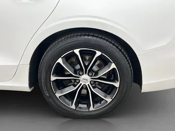 Car image 36