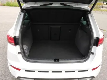 Car image 30