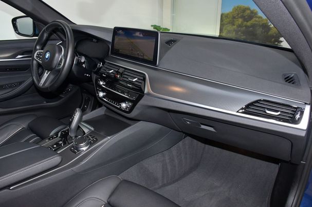 BMW 530 Touring xDrive 215 kW image number 28