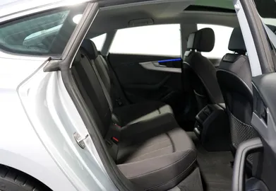 Car image 35