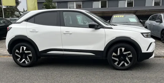 Car image 5