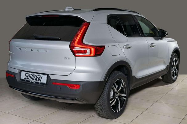 Volvo XC40 B3 Plus Dark 120 kW image number 3