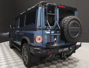 Car image 4