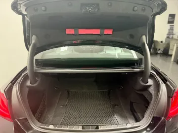Car image 32