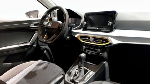 Car image 11