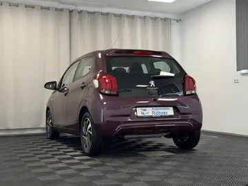 Car image 26
