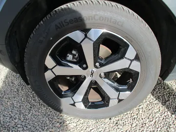 Car image 24