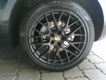 Car image 33