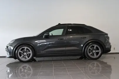 Car image 30