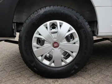 Car image 39